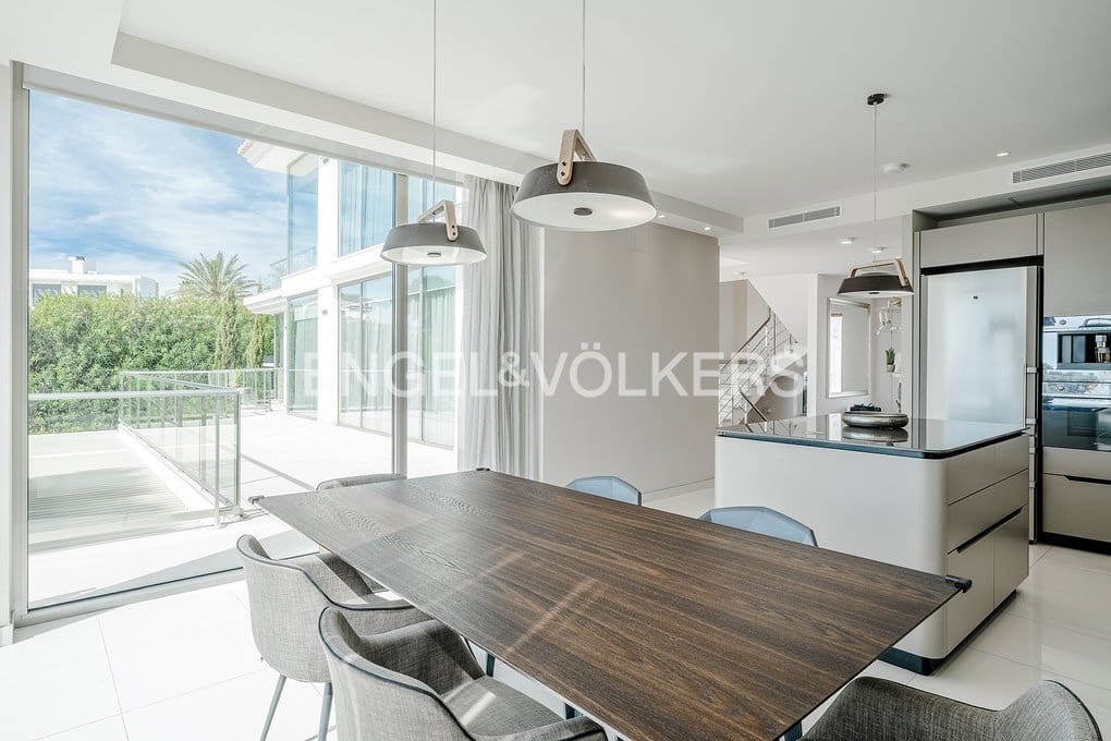 5 soverom Villa til salgs i Calpe / Calp med svømmebasseng garasje - € 1 980 000 (Ref: 8947558)