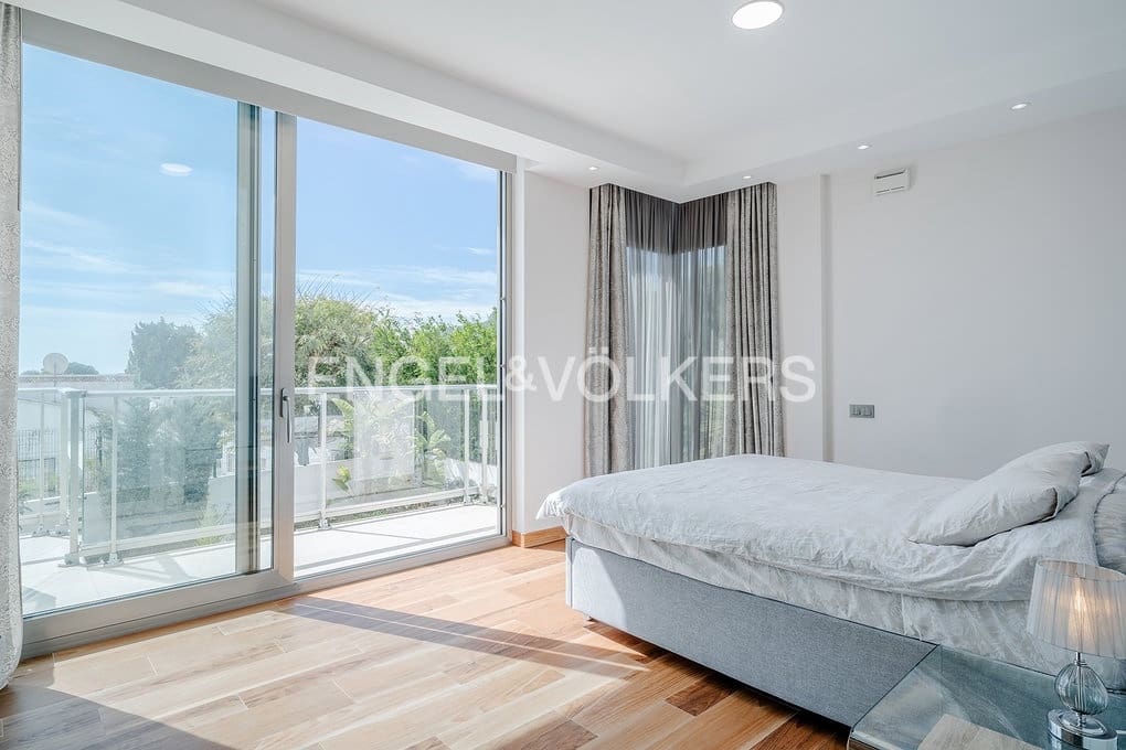 5 soverom Villa til salgs i Calpe / Calp med svømmebasseng garasje - € 1 980 000 (Ref: 8947558)