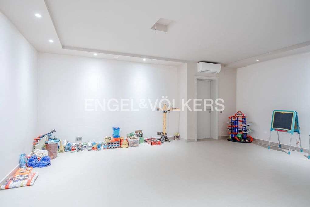 5 soverom Villa til salgs i Calpe / Calp med svømmebasseng garasje - € 1 980 000 (Ref: 8947558)