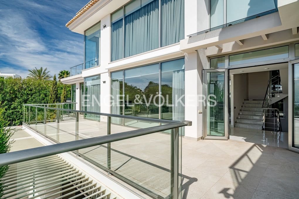 5 soverom Villa til salgs i Calpe / Calp med svømmebasseng garasje - € 1 980 000 (Ref: 8947558)