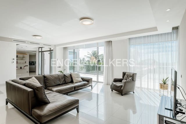5 bedroom Villa for sale in Pueblo, Calpe / Calp with pool garage - € 1,980,000 (Ref: 8947558)