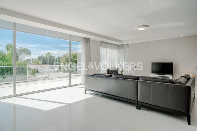 5 bedroom Villa for sale in Pueblo, Calpe / Calp with pool garage - € 1,980,000 (Ref: 8947558)