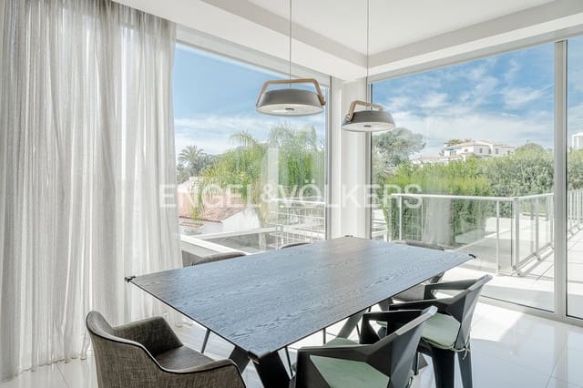 5 bedroom Villa for sale in Pueblo, Calpe / Calp with pool garage - € 1,980,000 (Ref: 8947558)