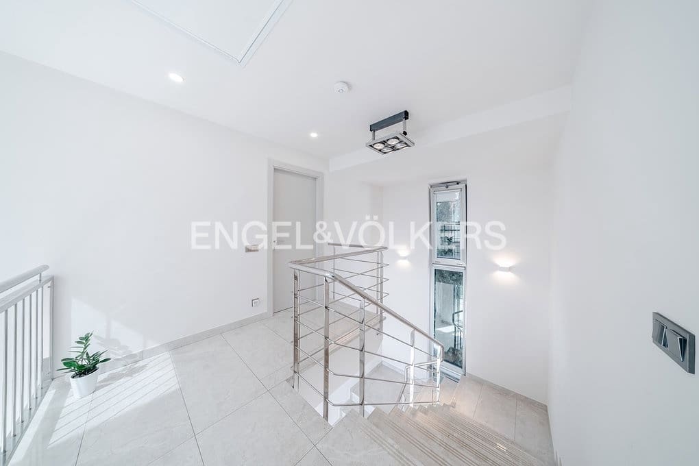 5 soverom Villa til salgs i Calpe / Calp med svømmebasseng garasje - € 1 980 000 (Ref: 8947558)