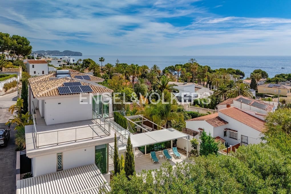 5 soverom Villa til salgs i Calpe / Calp med svømmebasseng garasje - € 1 980 000 (Ref: 8947558)