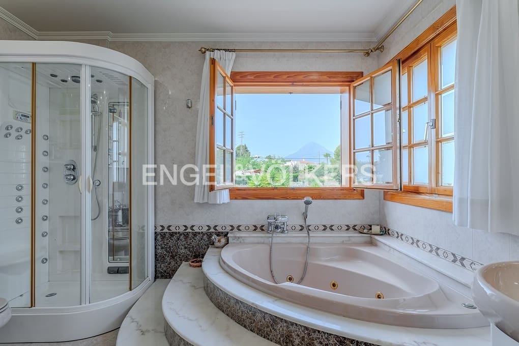 5 sovrum Villa till salu i Altea med pool garage - 1 990 000 € (Ref: 8981255)