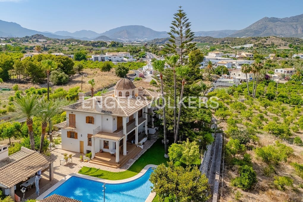 5 sovrum Villa till salu i Altea med pool garage - 1 990 000 € (Ref: 8981255)
