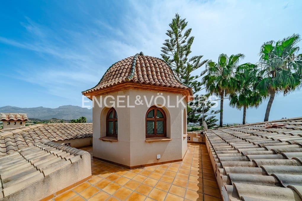 5 sypialnia Willa na sprzedaż w Altea z basenem garażem - 1 990 000 € (Ref: 8981255)