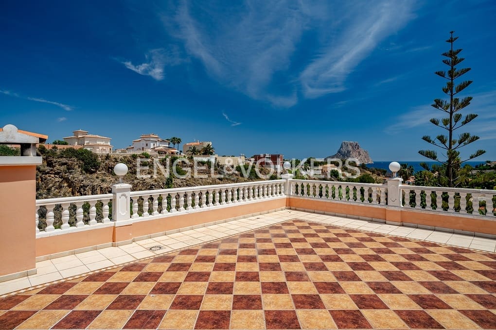 5 makuuhuone Huvila myytävänä paikassa Calpe / Calp mukana uima-altaan 
autotalli - 895 000 € (Ref: 9030543)