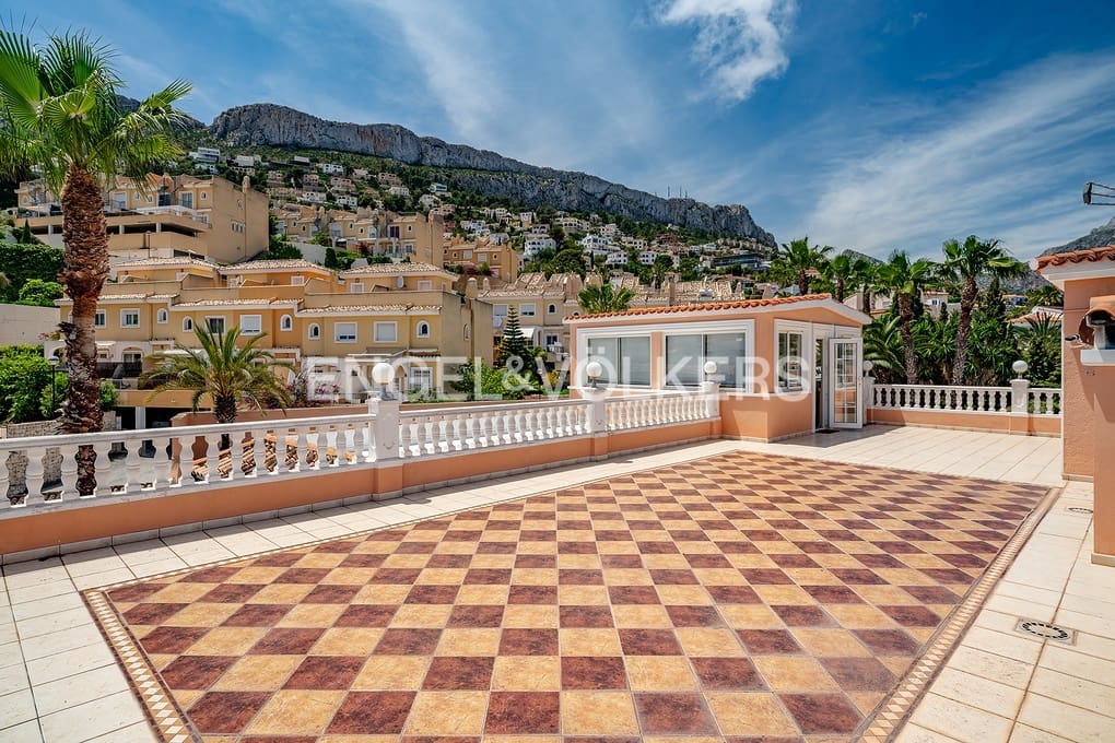 5 makuuhuone Huvila myytävänä paikassa Calpe / Calp mukana uima-altaan 
autotalli - 895 000 € (Ref: 9030543)