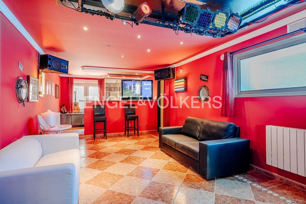 5 makuuhuone Huvila myytävänä paikassa Calpe / Calp mukana uima-altaan 
autotalli - 895 000 € (Ref: 9030543)