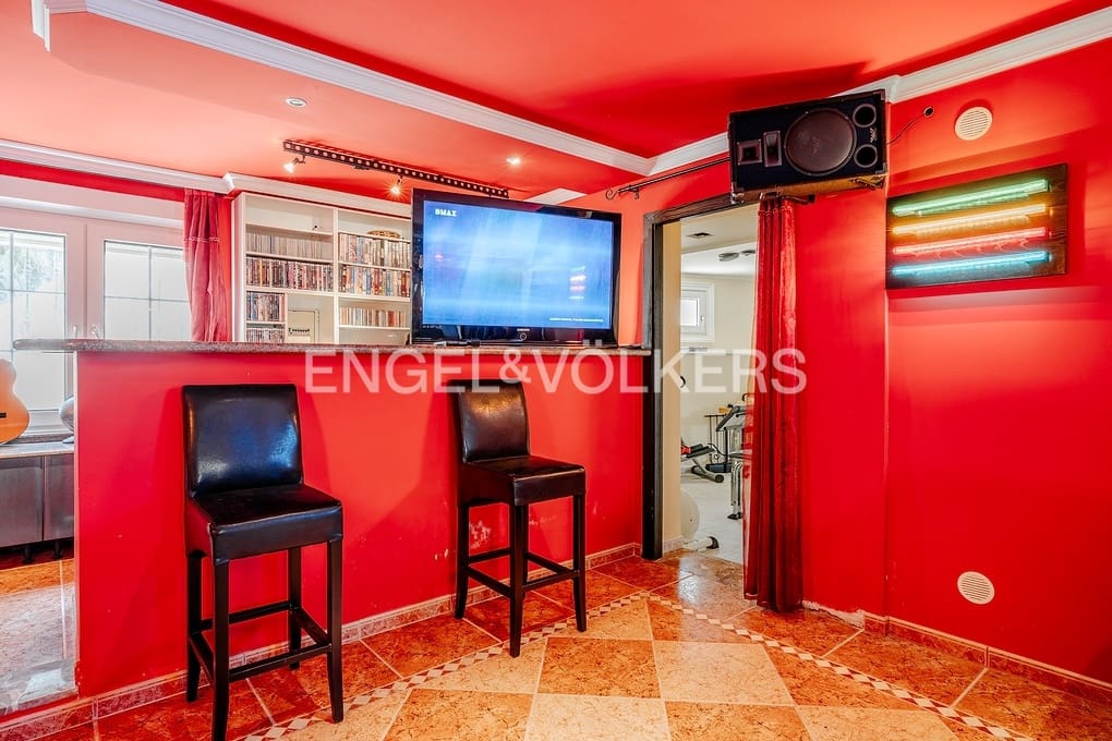 5 makuuhuone Huvila myytävänä paikassa Calpe / Calp mukana uima-altaan 
autotalli - 895 000 € (Ref: 9030543)