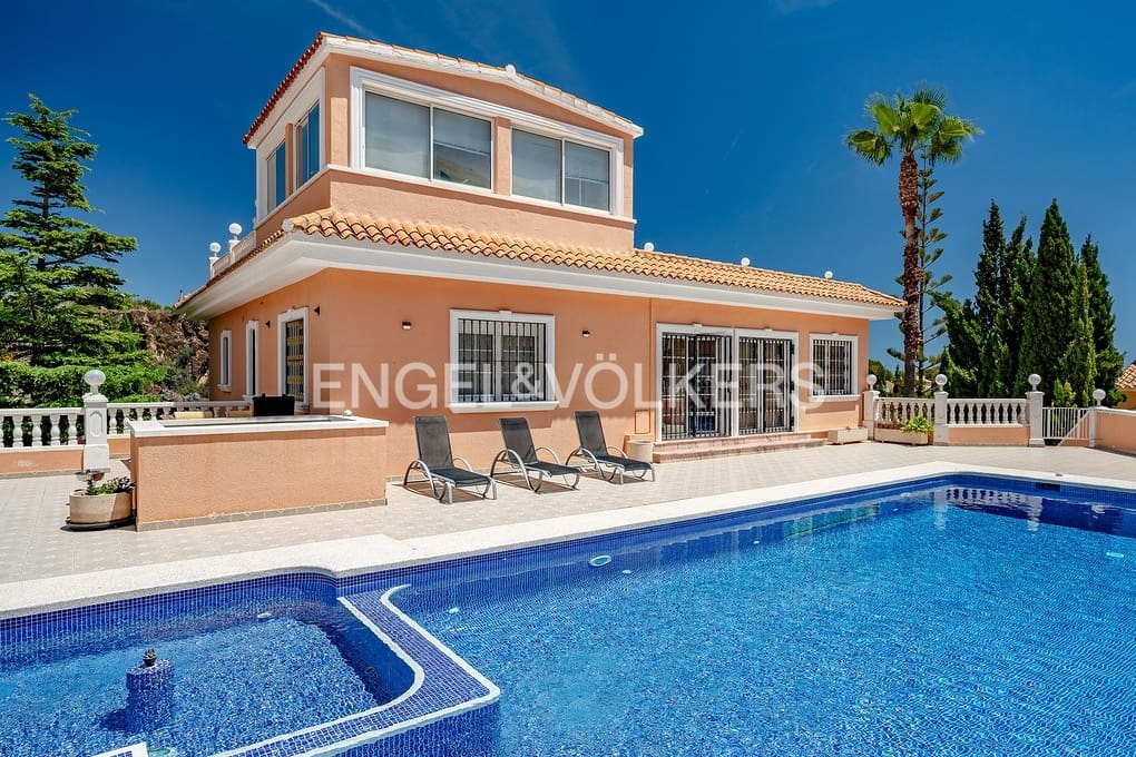 5 makuuhuone Huvila myytävänä paikassa Calpe / Calp mukana uima-altaan 
autotalli - 895 000 € (Ref: 9030543)