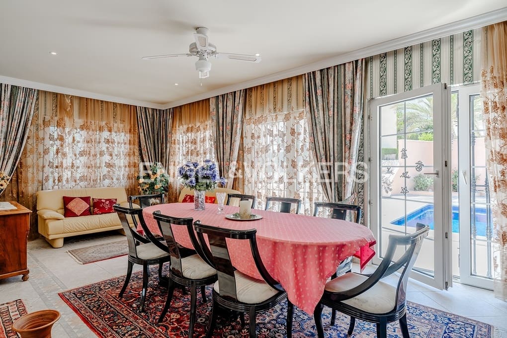 5 makuuhuone Huvila myytävänä paikassa Calpe / Calp mukana uima-altaan 
autotalli - 895 000 € (Ref: 9030543)