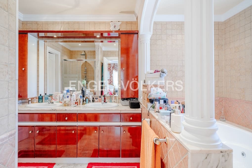 5 makuuhuone Huvila myytävänä paikassa Calpe / Calp mukana uima-altaan 
autotalli - 895 000 € (Ref: 9030543)