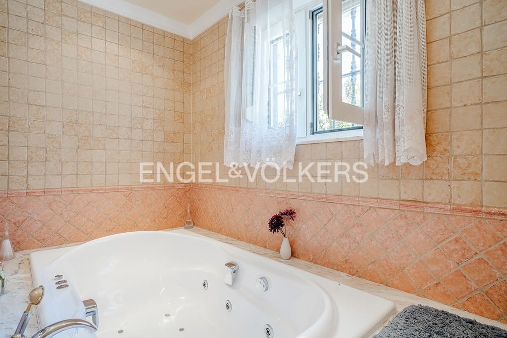 5 makuuhuone Huvila myytävänä paikassa Calpe / Calp mukana uima-altaan 
autotalli - 895 000 € (Ref: 9030543)