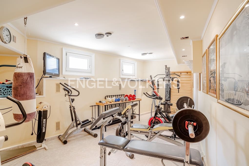 5 makuuhuone Huvila myytävänä paikassa Calpe / Calp mukana uima-altaan 
autotalli - 895 000 € (Ref: 9030543)