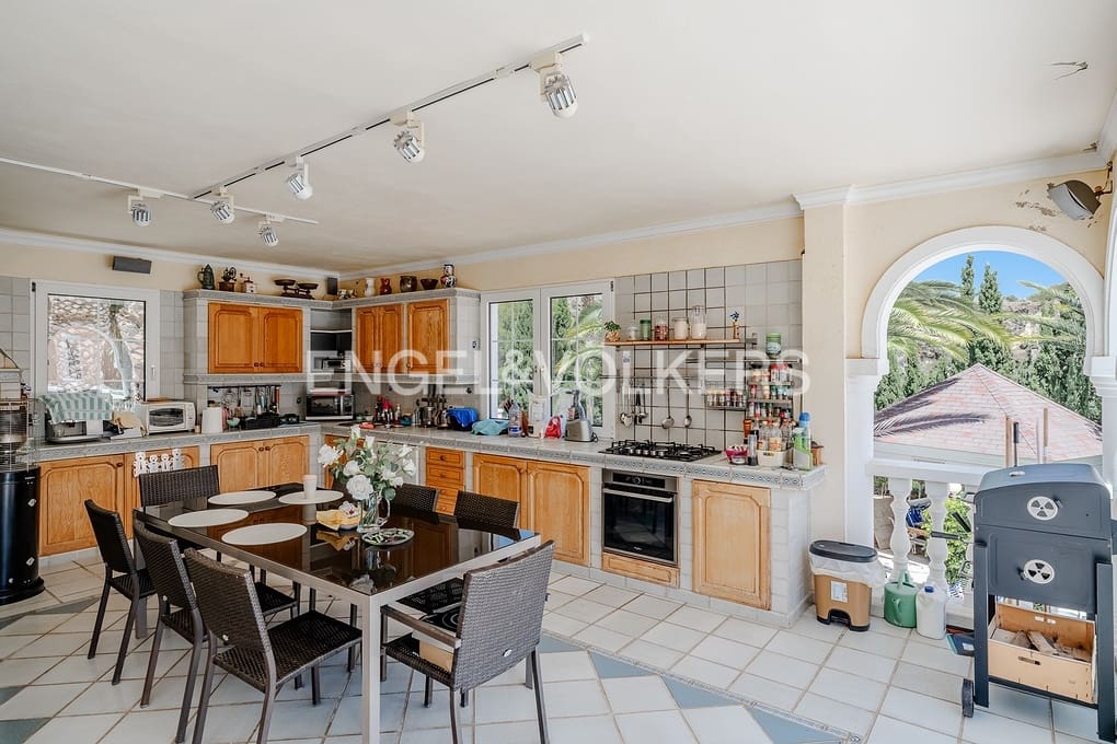 5 makuuhuone Huvila myytävänä paikassa Calpe / Calp mukana uima-altaan 
autotalli - 895 000 € (Ref: 9030543)