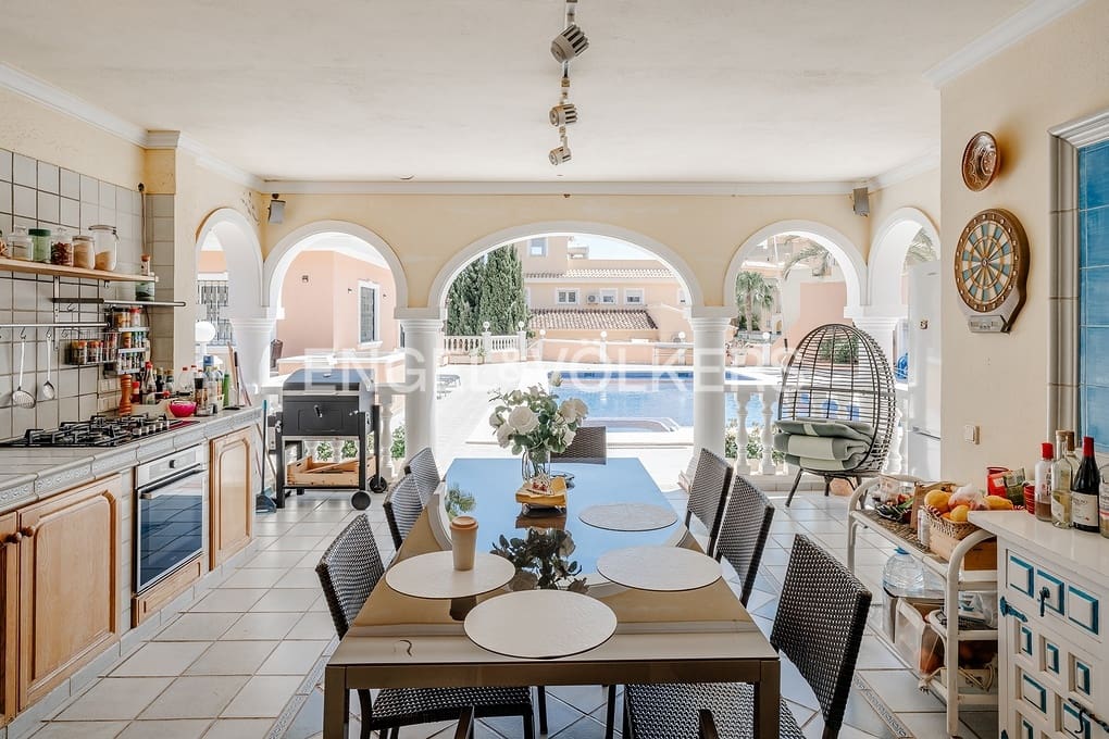 5 makuuhuone Huvila myytävänä paikassa Calpe / Calp mukana uima-altaan 
autotalli - 895 000 € (Ref: 9030543)