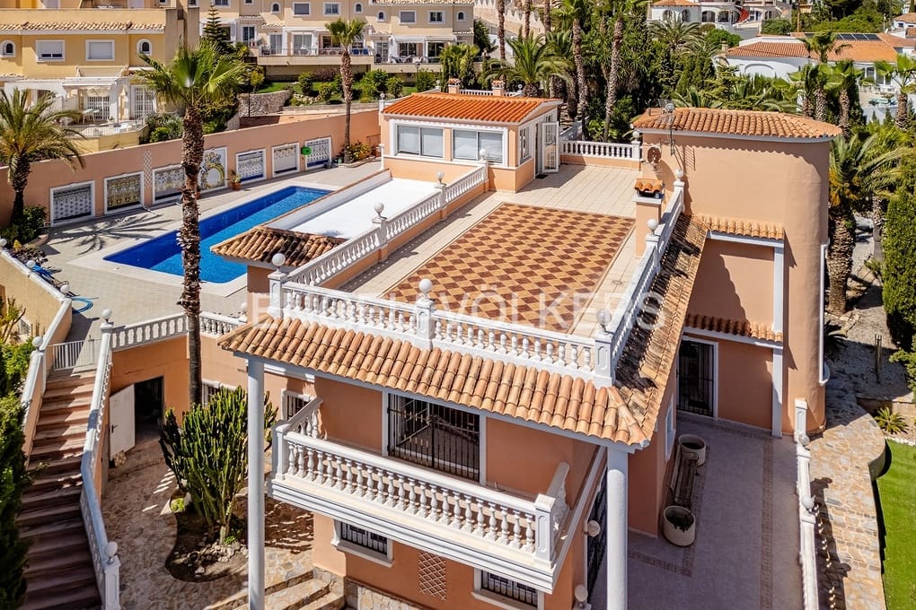 5 makuuhuone Huvila myytävänä paikassa Calpe / Calp mukana uima-altaan 
autotalli - 895 000 € (Ref: 9030543)