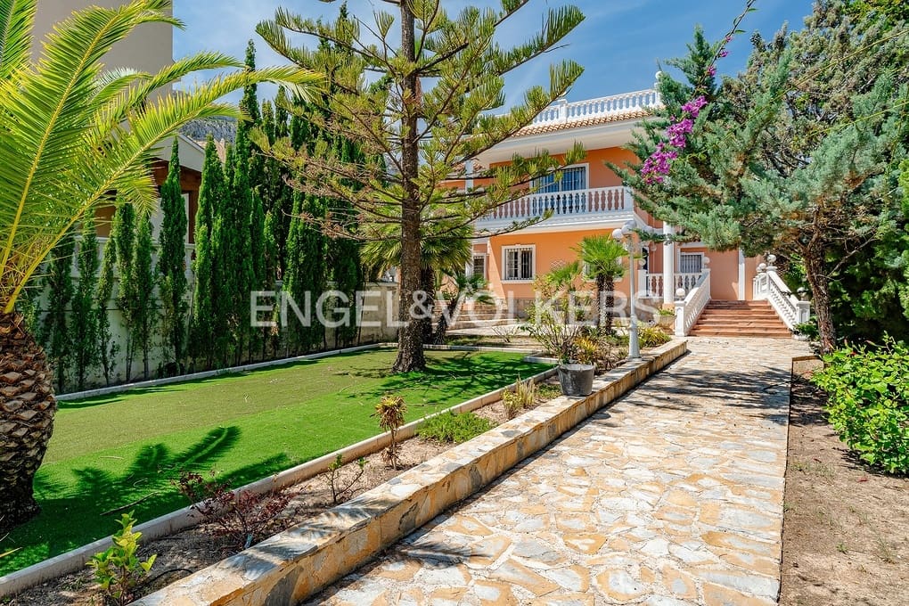 5 makuuhuone Huvila myytävänä paikassa Calpe / Calp mukana uima-altaan 
autotalli - 895 000 € (Ref: 9030543)