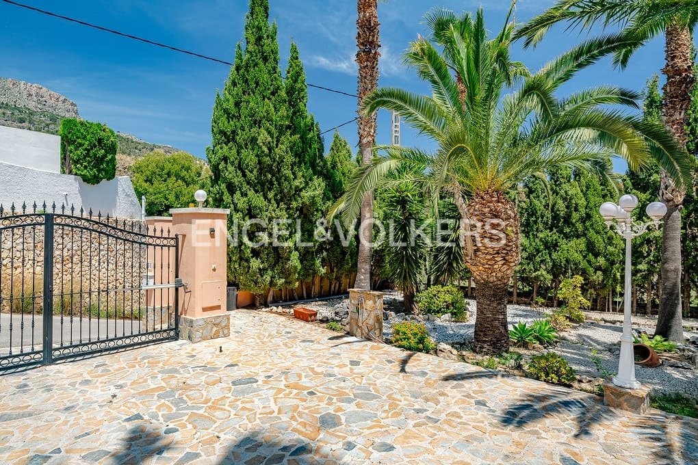 5 makuuhuone Huvila myytävänä paikassa Calpe / Calp mukana uima-altaan 
autotalli - 895 000 € (Ref: 9030543)