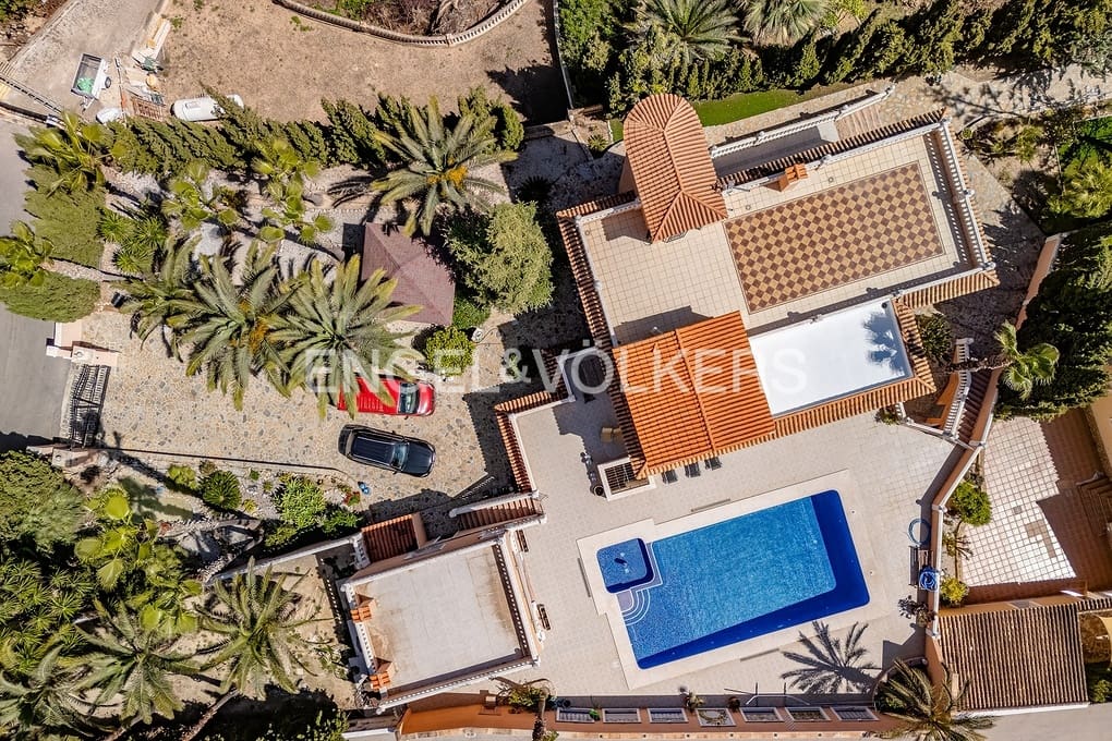 5 makuuhuone Huvila myytävänä paikassa Calpe / Calp mukana uima-altaan 
autotalli - 895 000 € (Ref: 9030543)