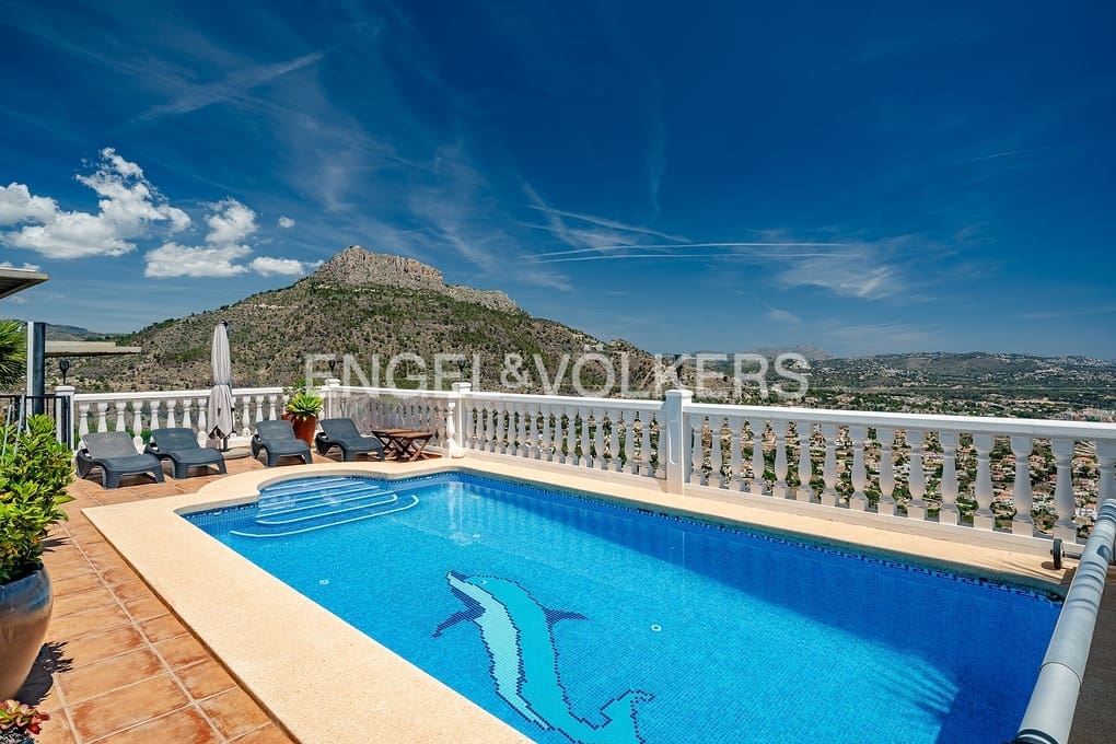3 soveværelse Villa til salg i Calpe / Calp med swimmingpool garage - € 699.900 (Ref: 9031163)