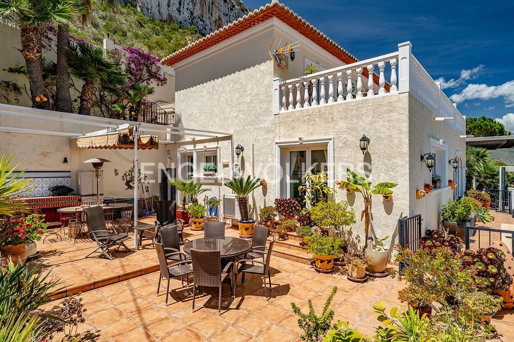 3 soveværelse Villa til salg i Calpe / Calp med swimmingpool garage - € 699.900 (Ref: 9031163)