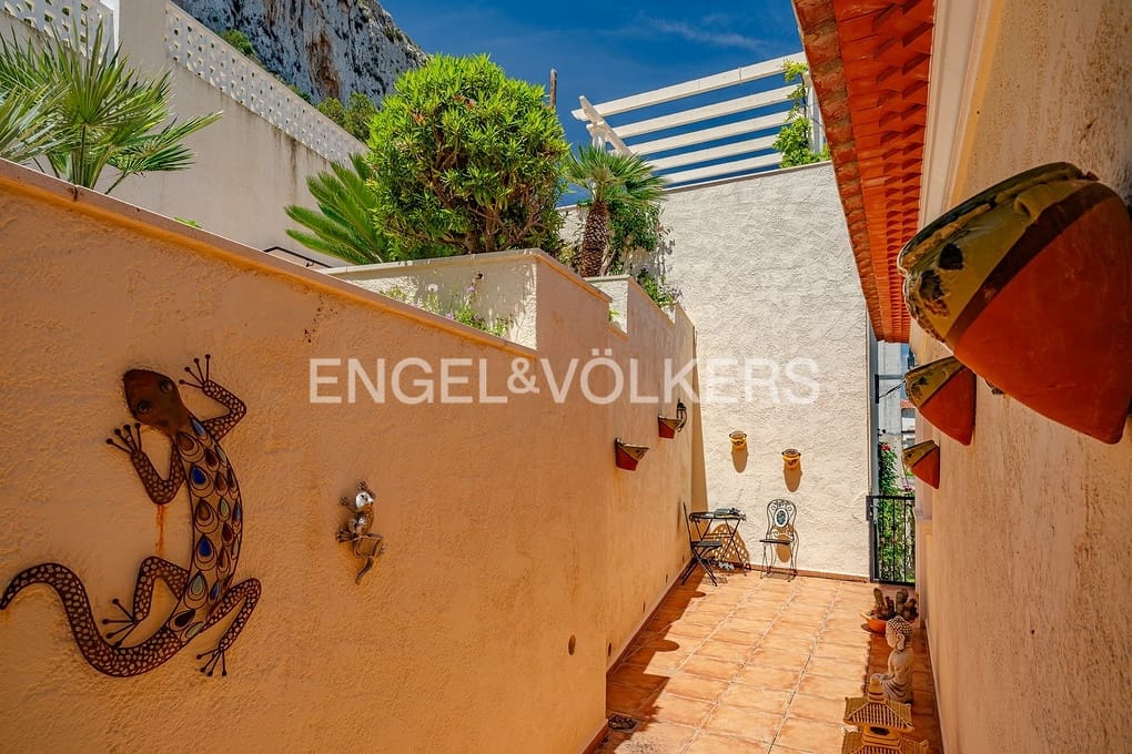 3 soveværelse Villa til salg i Calpe / Calp med swimmingpool garage - € 699.900 (Ref: 9031163)