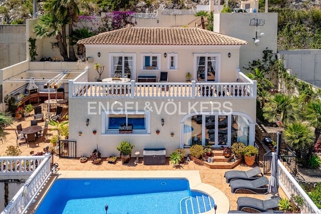3 soveværelse Villa til salg i Calpe / Calp med swimmingpool garage - € 699.900 (Ref: 9031163)