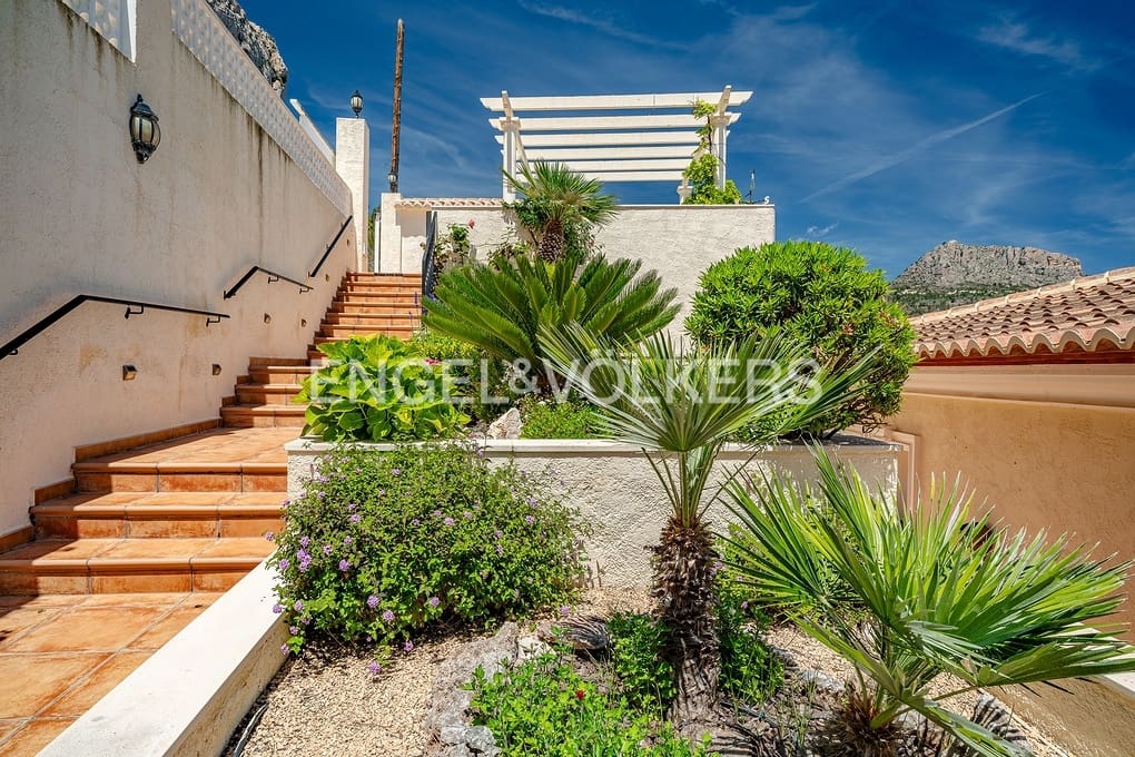 3 soveværelse Villa til salg i Calpe / Calp med swimmingpool garage - € 699.900 (Ref: 9031163)