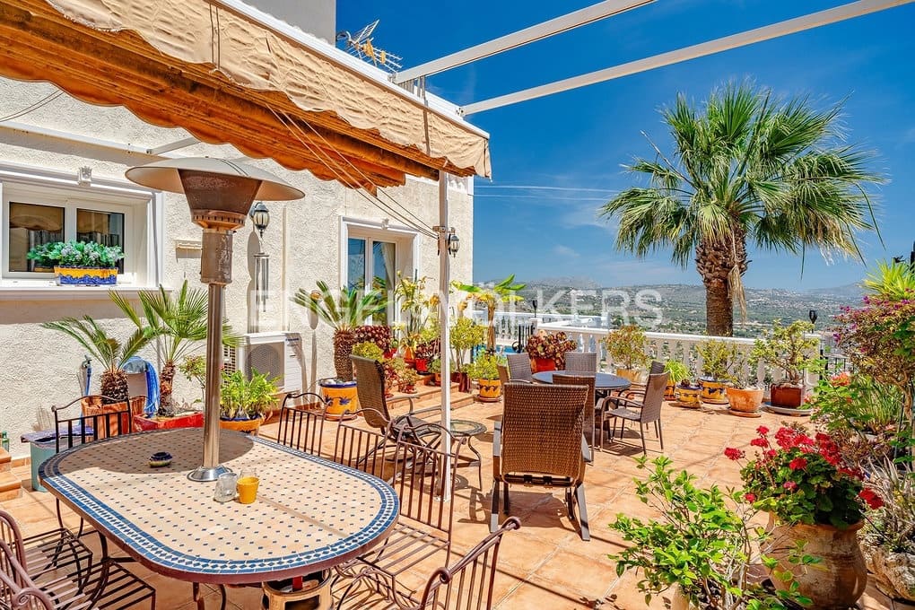 3 soveværelse Villa til salg i Calpe / Calp med swimmingpool garage - € 669.000 (Ref: 9031163)