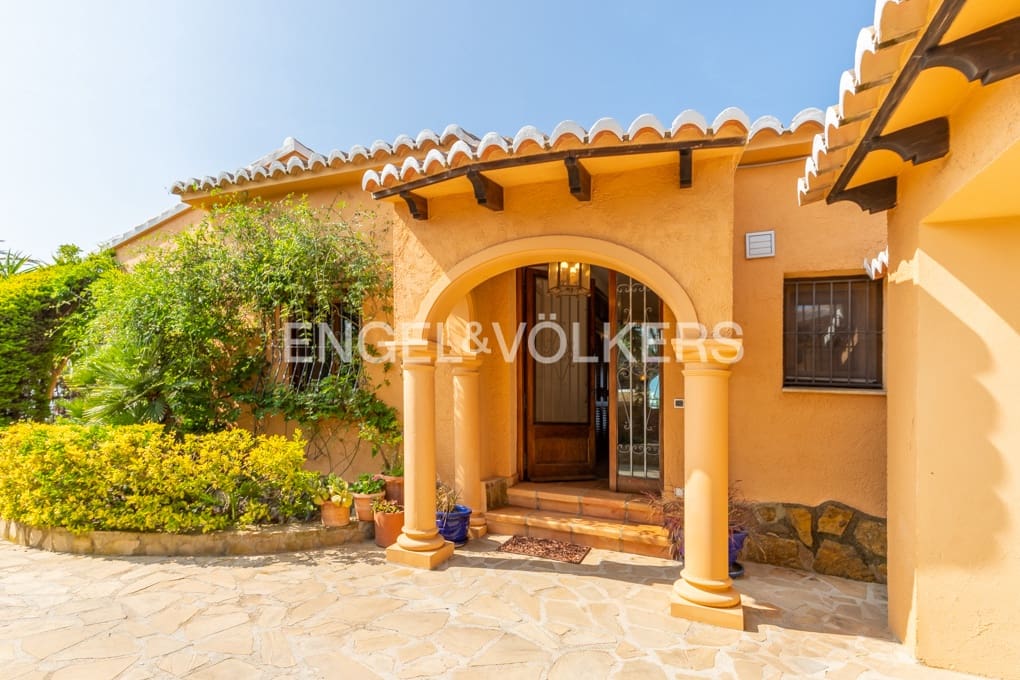 4 soveværelse Villa til salg i Cumbre del Sol med swimmingpool garage - € 2.497.000 (Ref: 9061872)