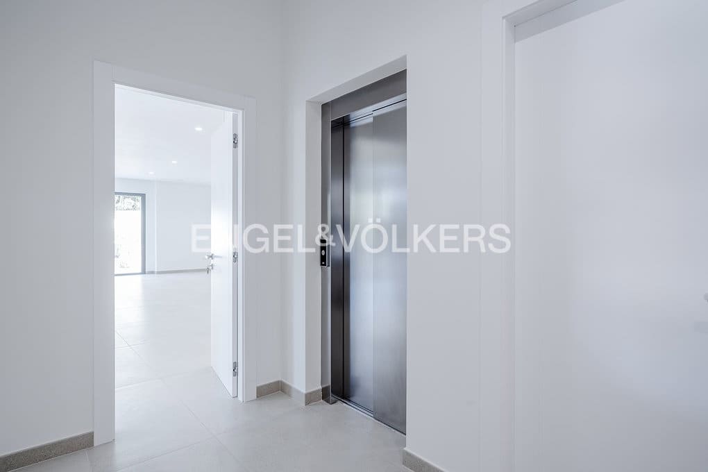 5 bedroom Villa for sale in Altea with pool garage - € 2,750,000 (Ref: 9097631)