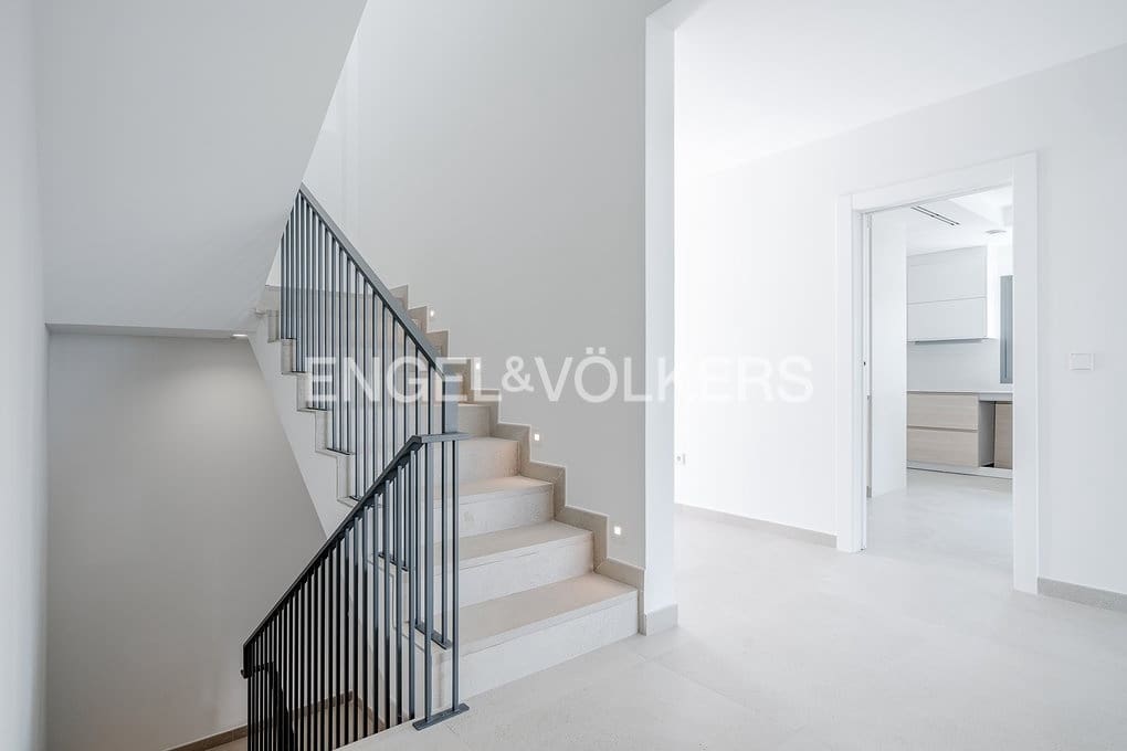 5 bedroom Villa for sale in Altea with pool garage - € 2,750,000 (Ref: 9097631)