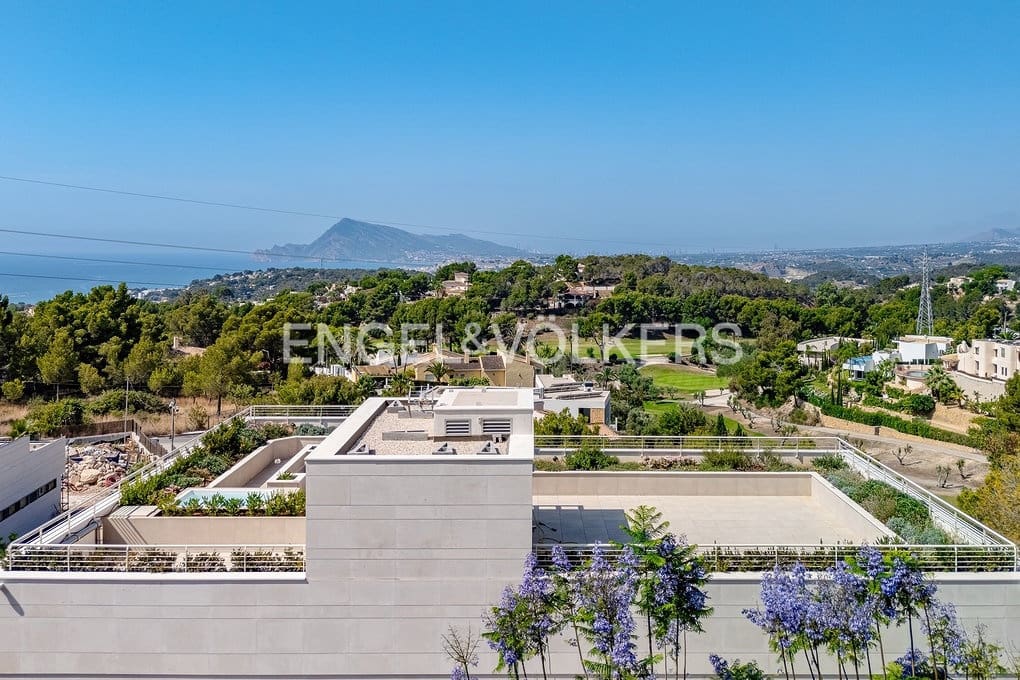 5 bedroom Villa for sale in Altea with pool garage - € 2,750,000 (Ref: 9097631)