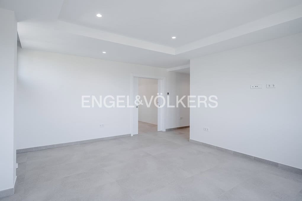 5 bedroom Villa for sale in Altea with pool garage - € 2,750,000 (Ref: 9097631)