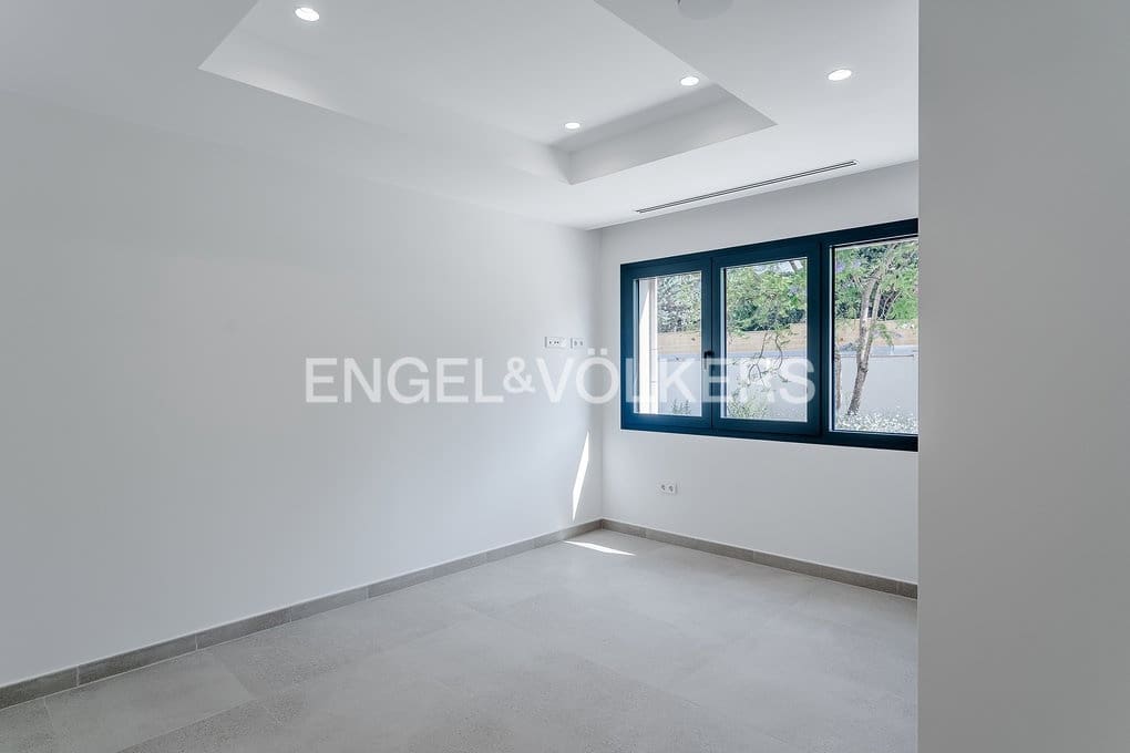 5 bedroom Villa for sale in Altea with pool garage - € 2,750,000 (Ref: 9097631)