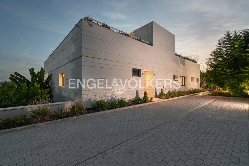 5 bedroom Villa for sale in Altea with pool garage - € 2,750,000 (Ref: 9097631)