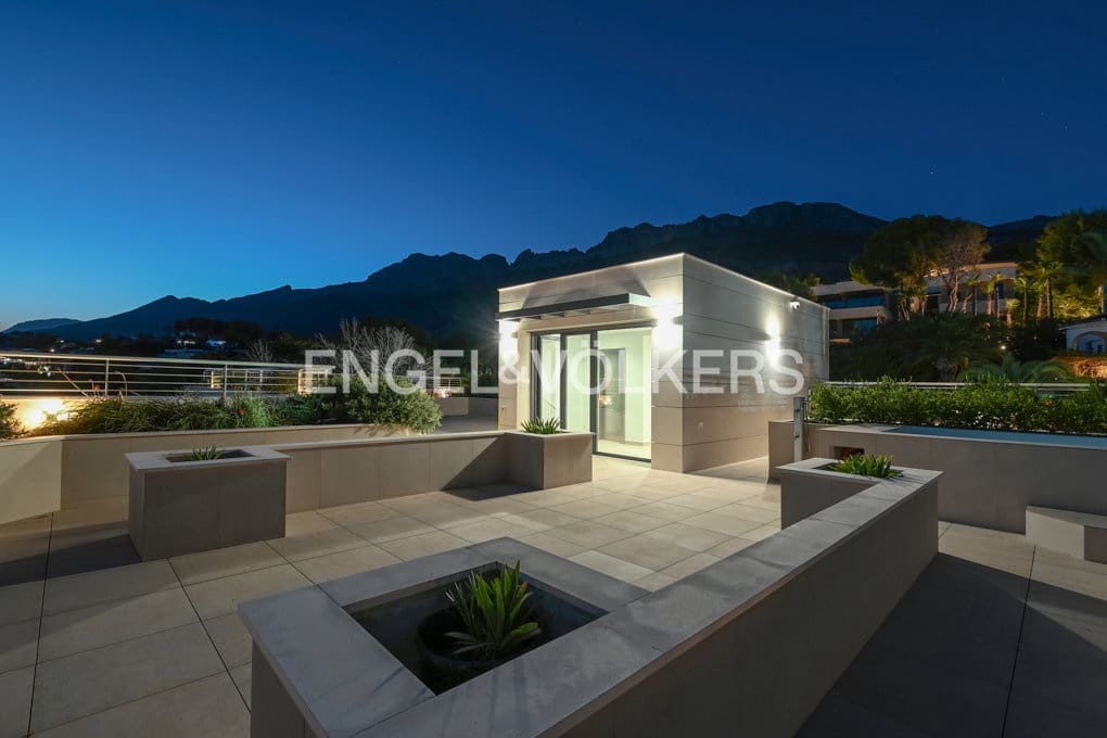5 bedroom Villa for sale in Altea with pool garage - € 2,750,000 (Ref: 9097631)