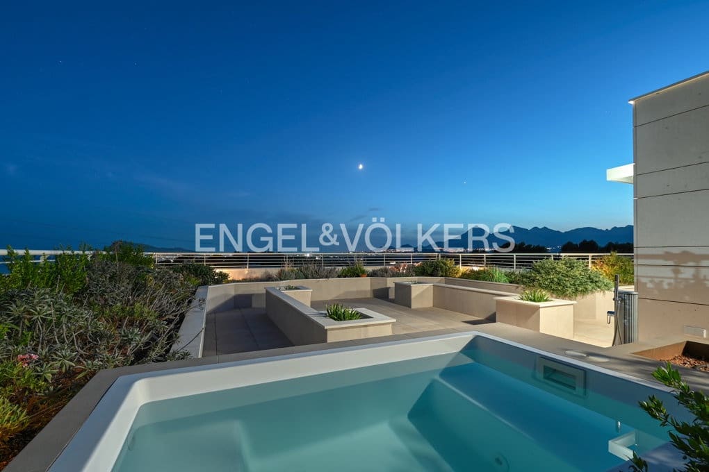 5 bedroom Villa for sale in Altea with pool garage - € 2,750,000 (Ref: 9097631)