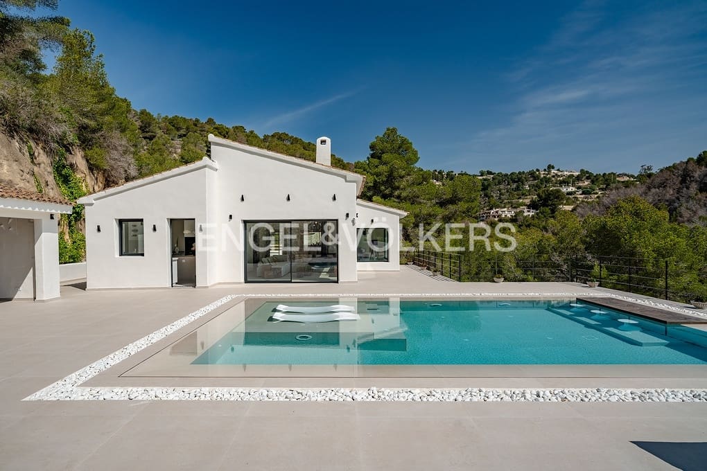 5 soverom Villa til salgs i Benissa med svømmebasseng garasje - € 1 950 000 (Ref: 9101693)