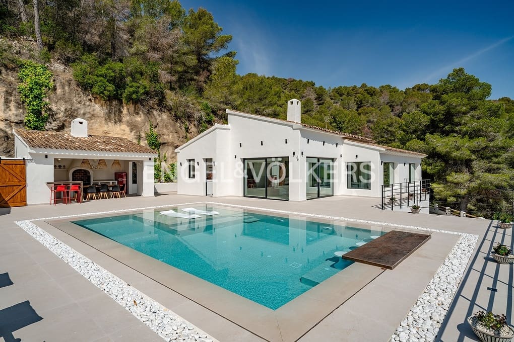 5 soverom Villa til salgs i Benissa med svømmebasseng garasje - € 1 950 000 (Ref: 9101693)