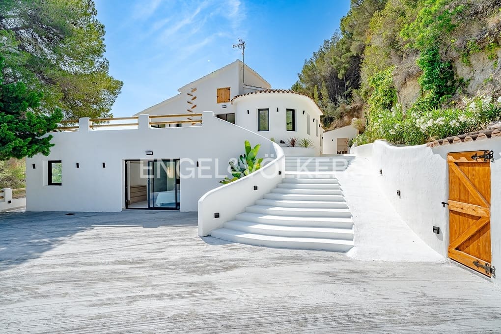 5 soverom Villa til salgs i Benissa med svømmebasseng garasje - € 1 950 000 (Ref: 9101693)