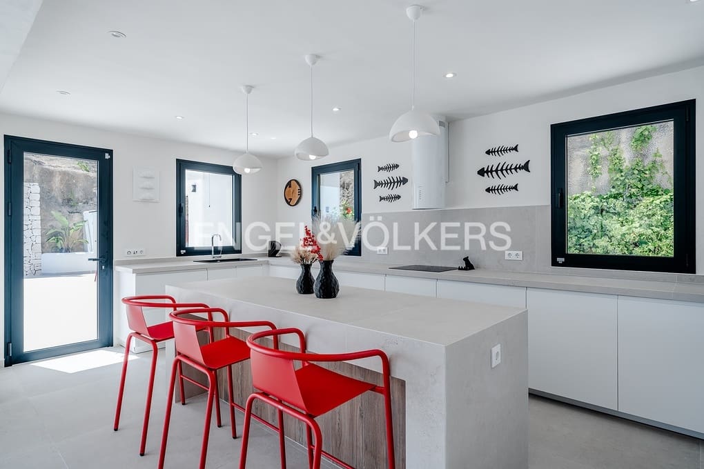 5 soverom Villa til salgs i Benissa med svømmebasseng garasje - € 1 950 000 (Ref: 9101693)