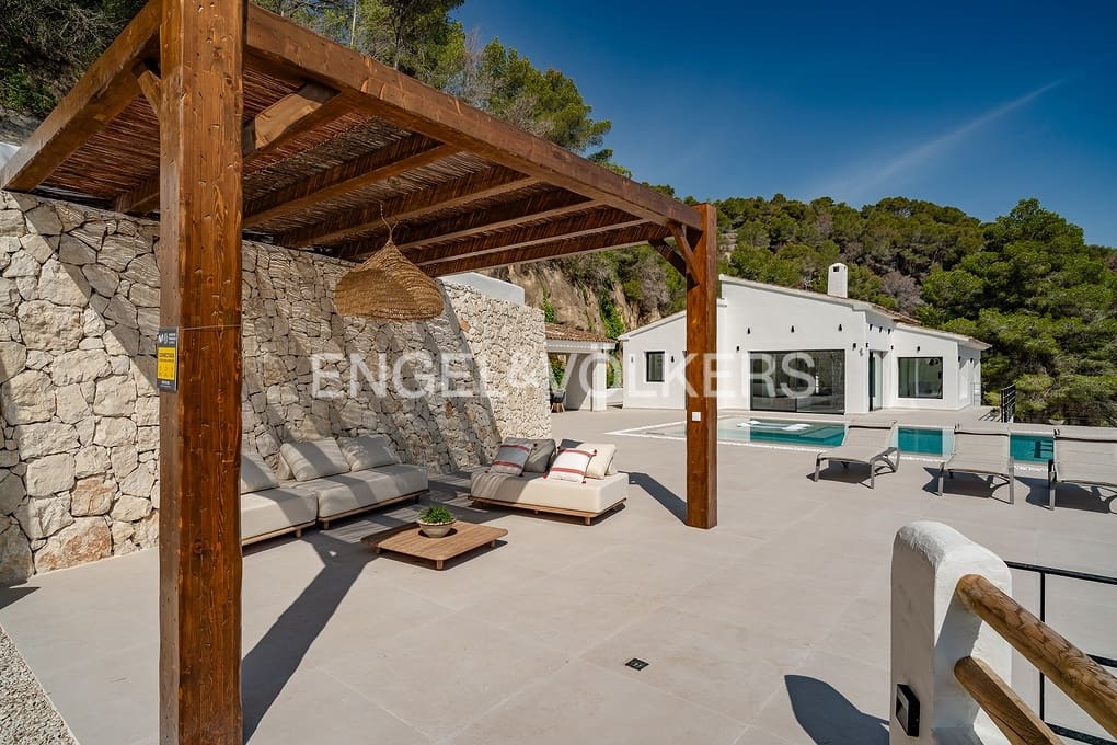 5 soverom Villa til salgs i Benissa med svømmebasseng garasje - € 1 950 000 (Ref: 9101693)