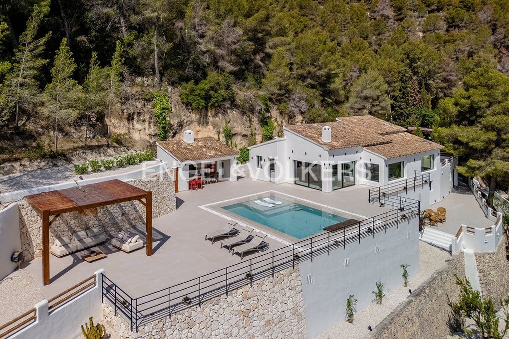 5 soverom Villa til salgs i Benissa med svømmebasseng garasje - € 1 950 000 (Ref: 9101693)