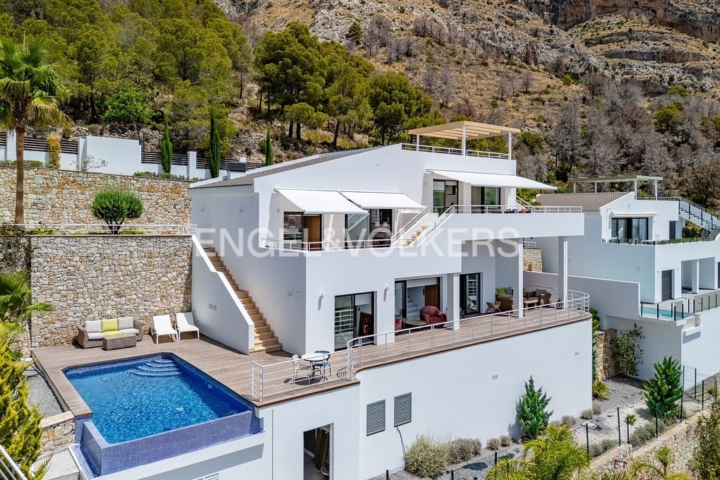 3 soveværelse Villa til salg i Altea med swimmingpool garage - € 1.295.000 (Ref: 9109771)
