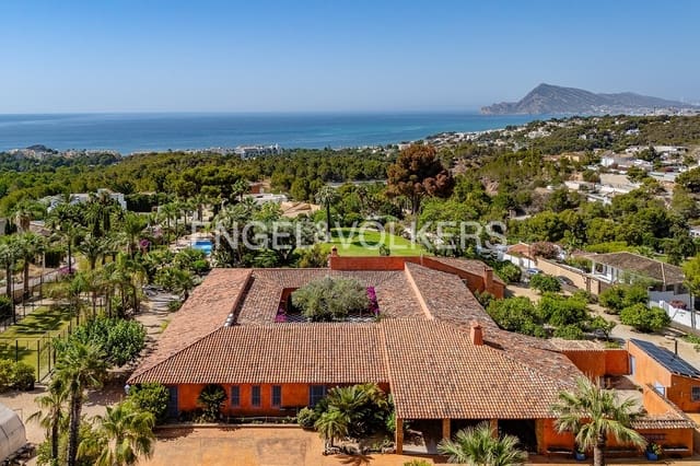 7 bedroom Villa for sale in Altea with pool garage - € 3,750,000 (Ref: 9109839)